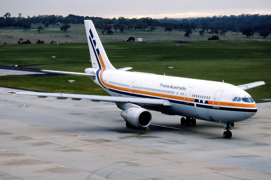 VH-TAE (218) 1982 Airbus A300B4-203