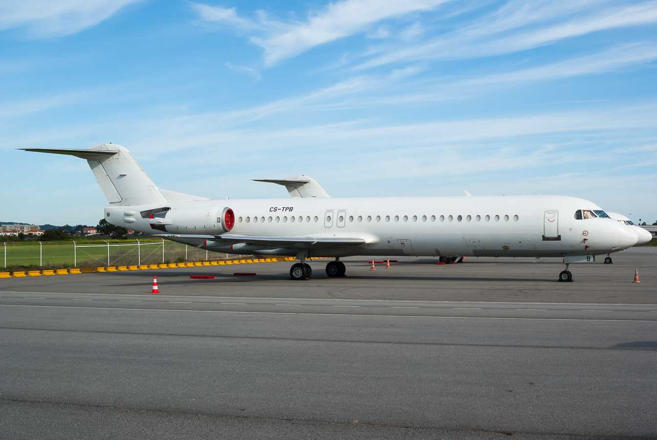 CS-TPB (11262) 1990 Fokker 100