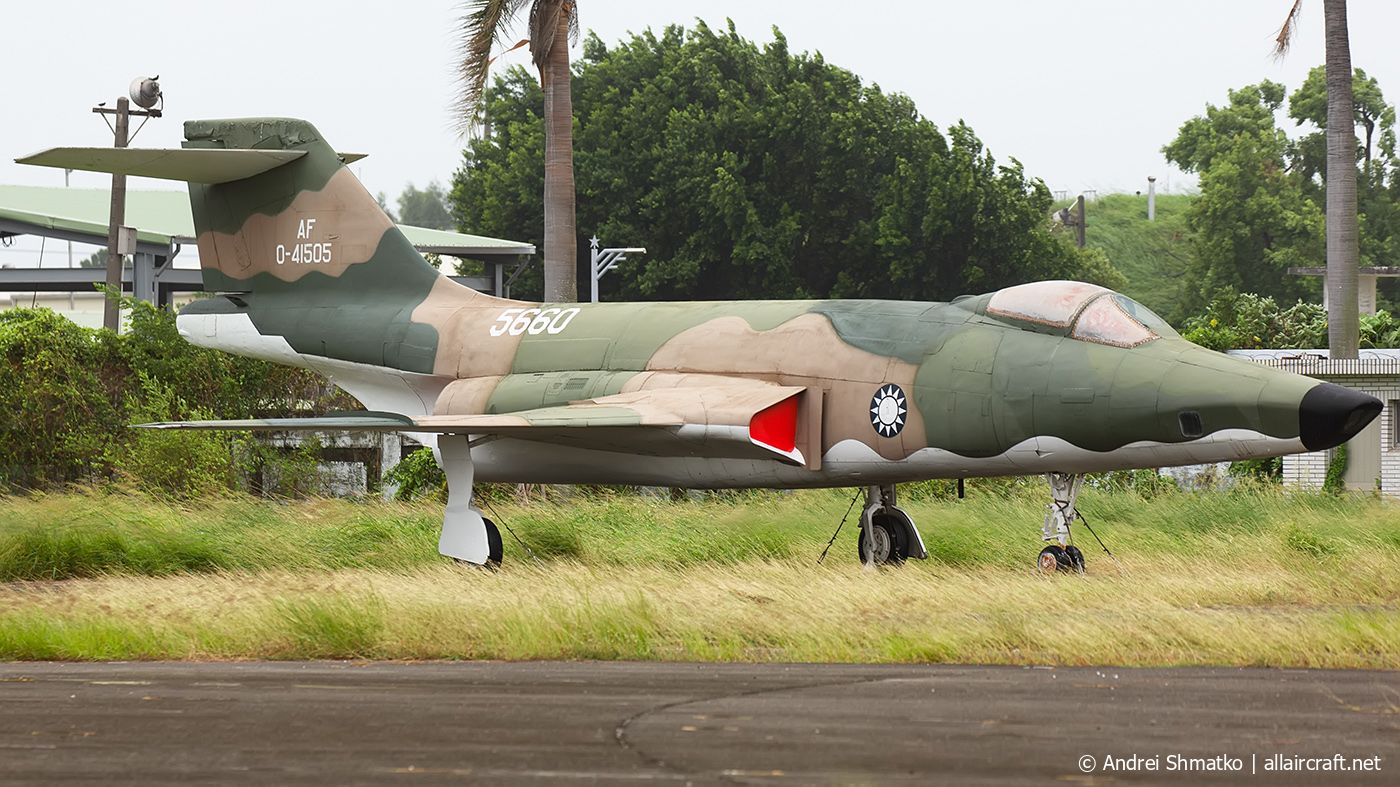 5660 (56) McDonnell RF-101A Voodoo