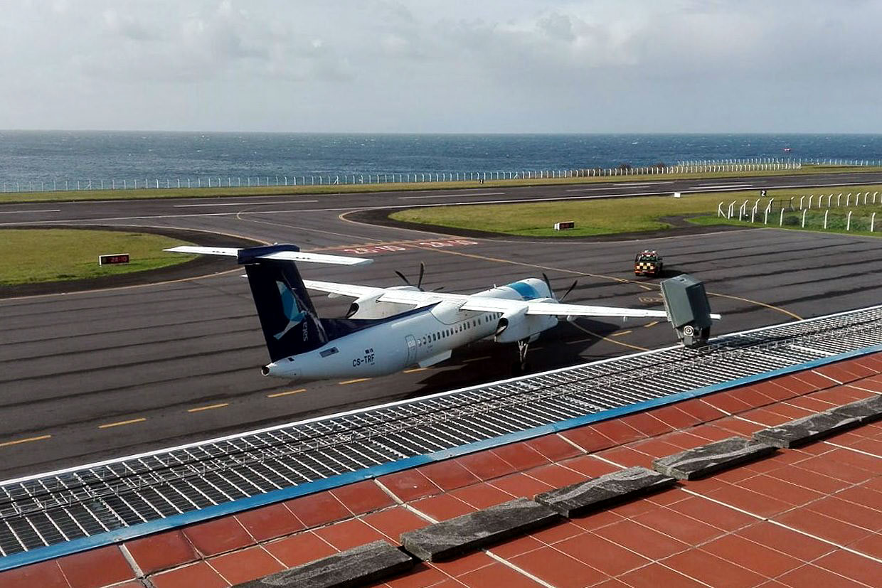 CS-TRF (4297) 2010 Bombardier Dash 8-Q402