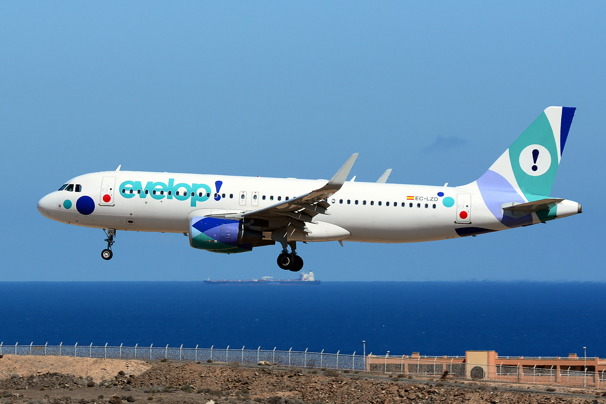 EC-LZD (5642) 2013 Airbus A320-214(WL)