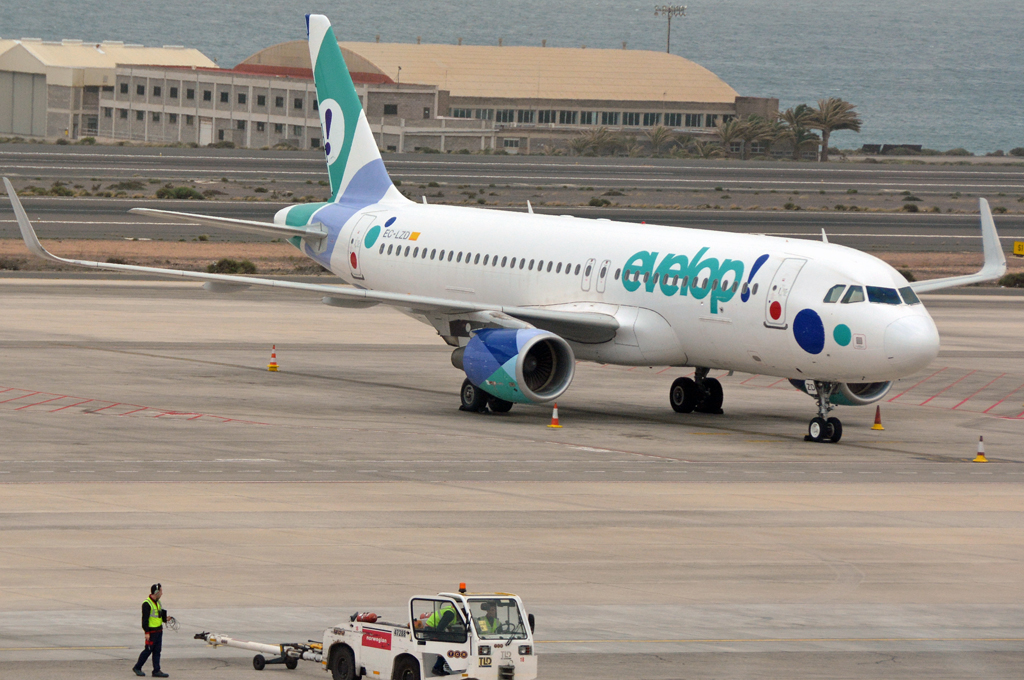 EC-LZD (5642) 2013 Airbus A320-214(WL)