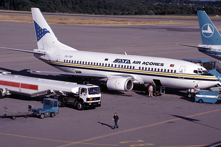 CS-TGP (24131) 1988 Boeing 737-3Q8
