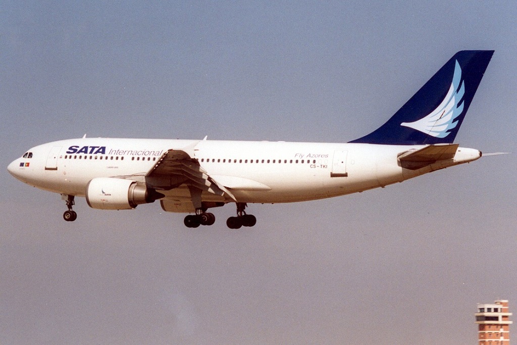 CS-TKI (448) 1988 Airbus A310-304