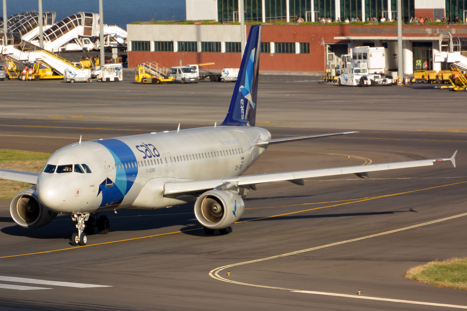 CS-TKP (2011) 2003 Airbus A320-214