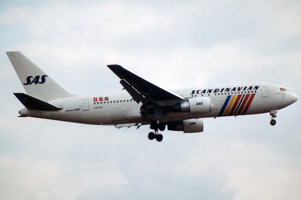 LN-RCC (24728) 1990 Boeing 767-283ER
