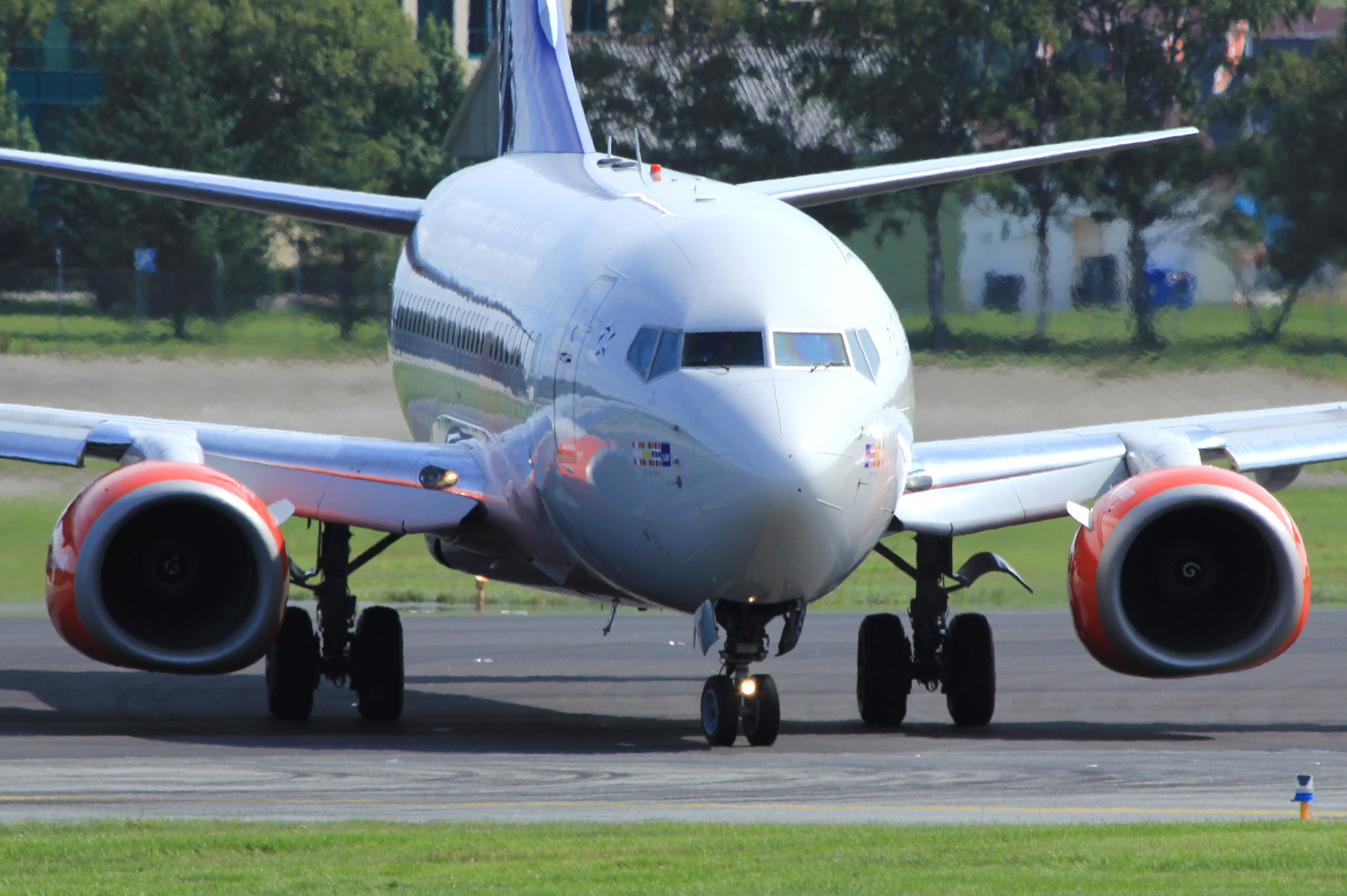 LN-RPT (28299) 1999 Boeing 737-683