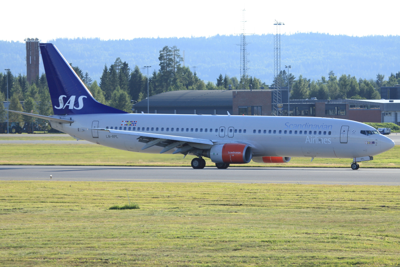LN-RPL (30469) 2000 Boeing 737-883