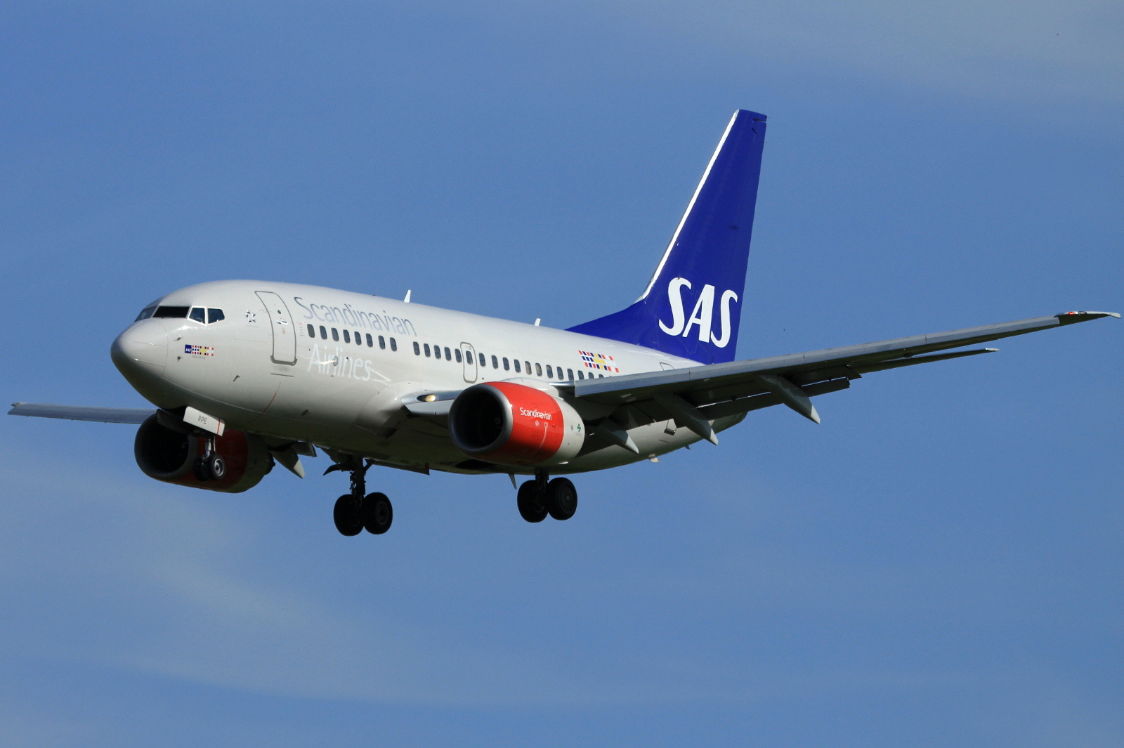 LN-RPE (28306) 1999 Boeing 737-683