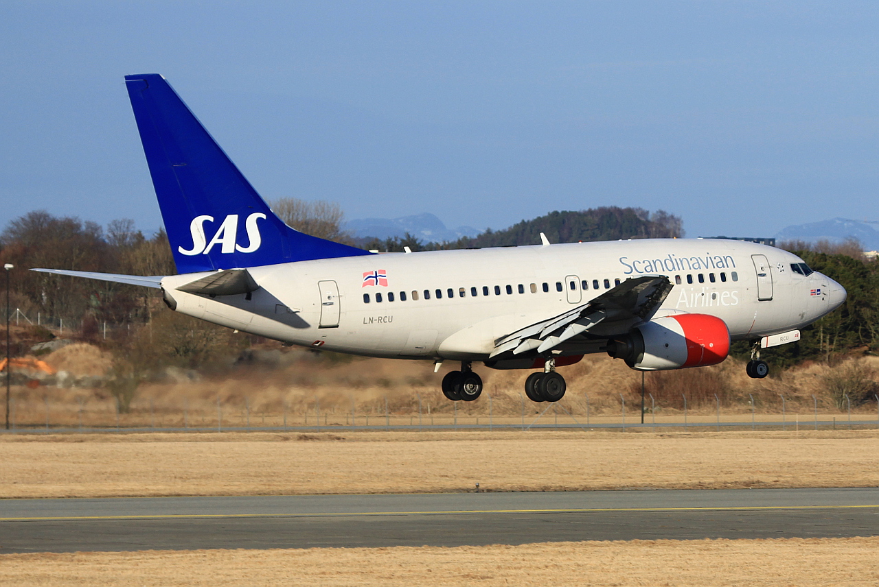 LN-RCU (30190) 1999 Boeing 737-683