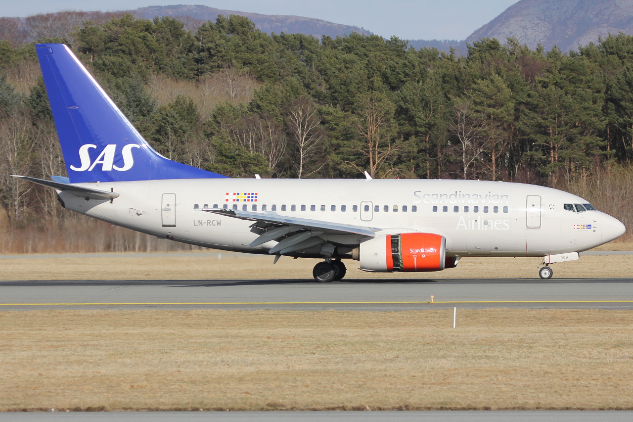 LN-RCW (28308) 1999 Boeing 737-683