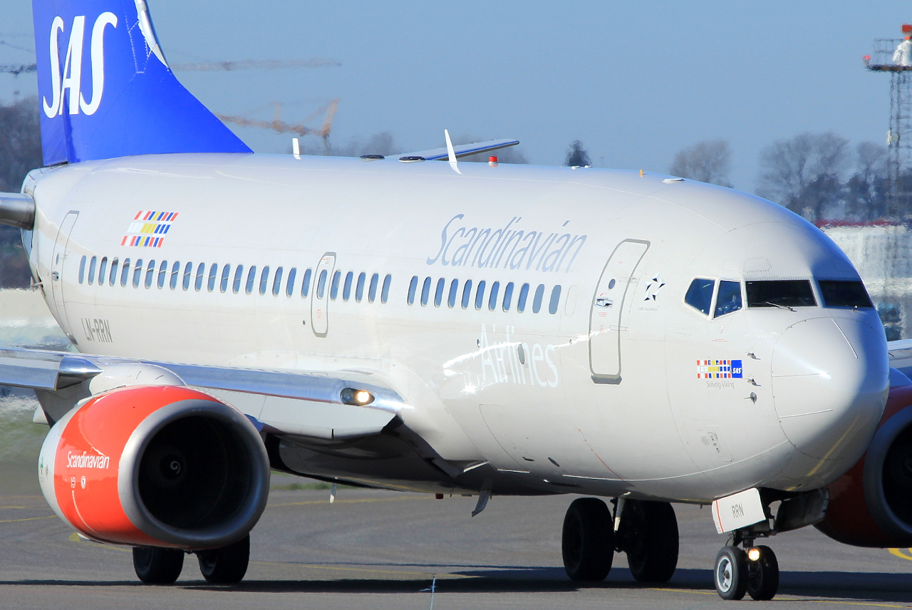 LN-RRU (28327) 2002 Boeing 737-883