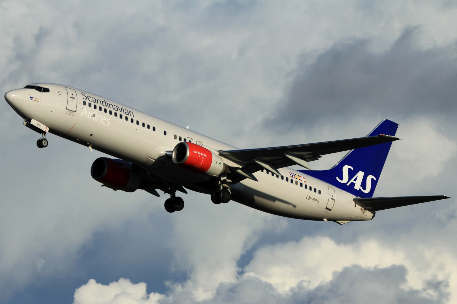 LN-RRU (28327) 2002 Boeing 737-883