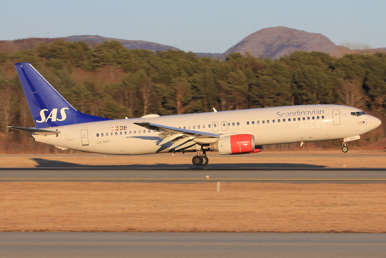 LN-RRT (28326) 2001 Boeing 737-883