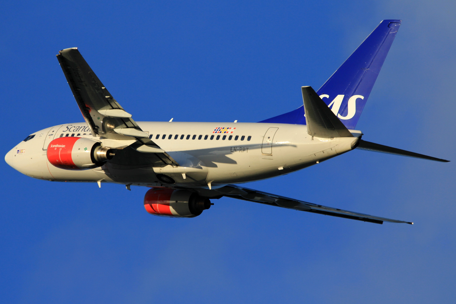 LN-RPT (28299) 1999 Boeing 737-683