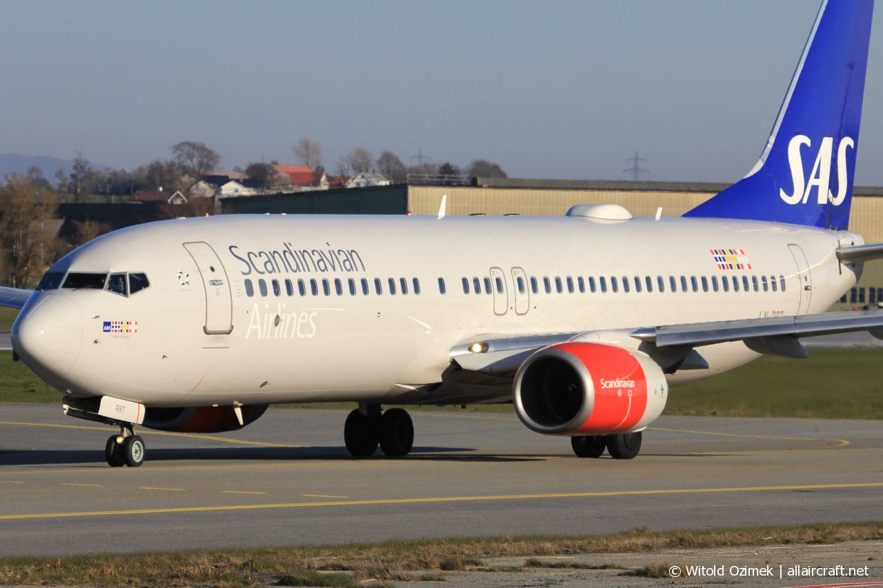 LN-RRT (28326) 2001 Boeing 737-883