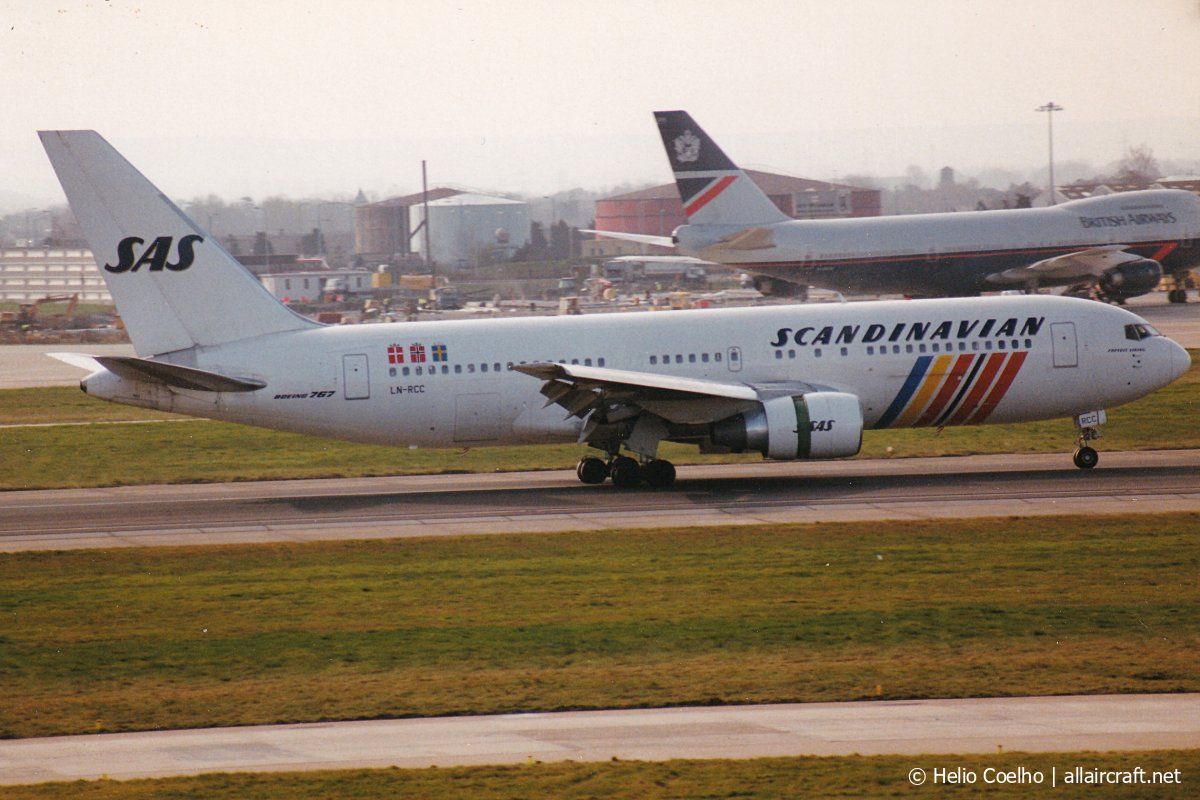 LN-RCC (24728) 1990 Boeing 767-283ER