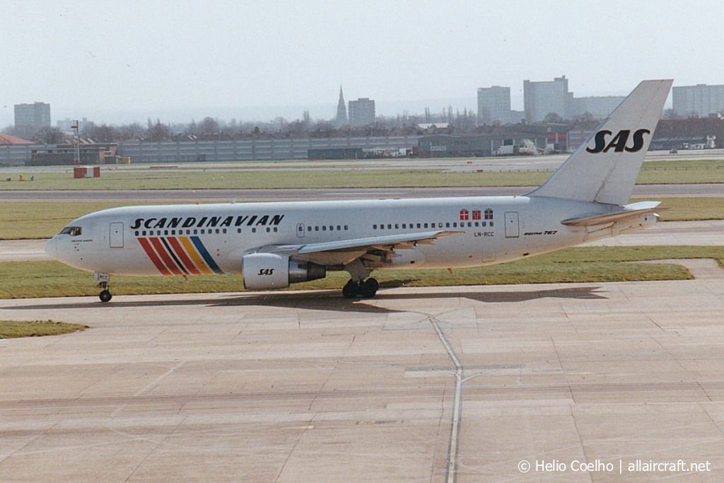 LN-RCC (24728) 1990 Boeing 767-283ER