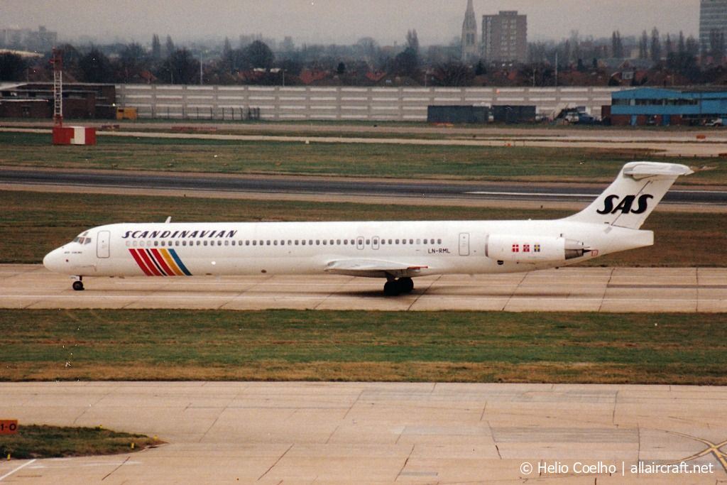 LN-RML (53002) 1991 McDonnell Douglas MD-82