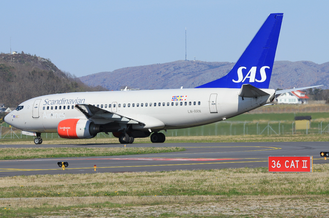 LN-RPT (28299) 1999 Boeing 737-683