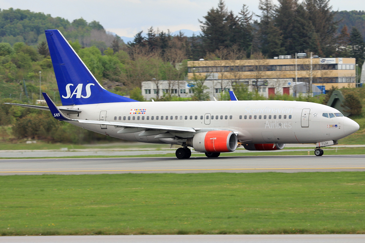 LN-TUM (29098) 2002 Boeing 737-705(WL)
