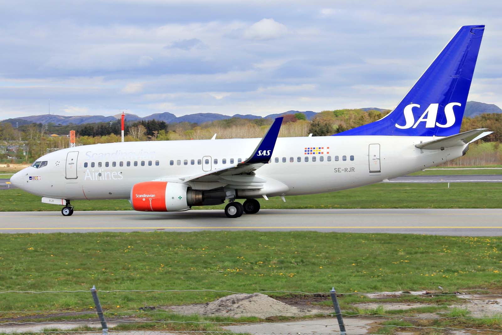 SE-RJR (33420) 2004 Boeing 737-76N(WL)