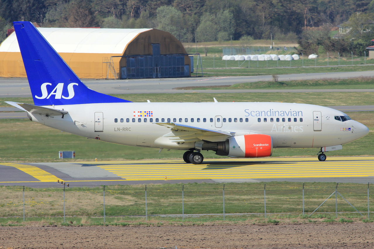 LN-RRC (28300) 1999 Boeing 737-683