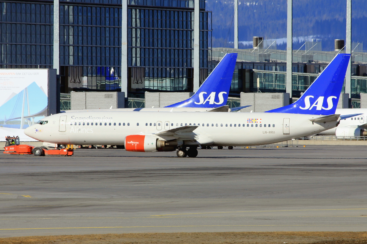 LN-RRU (28327) 2002 Boeing 737-883