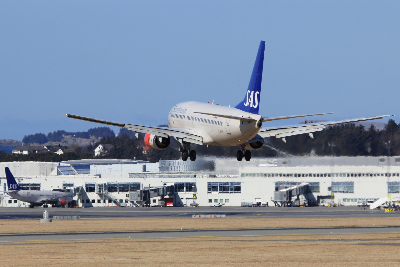 LN-RNN (28315) 2000 Boeing 737-783