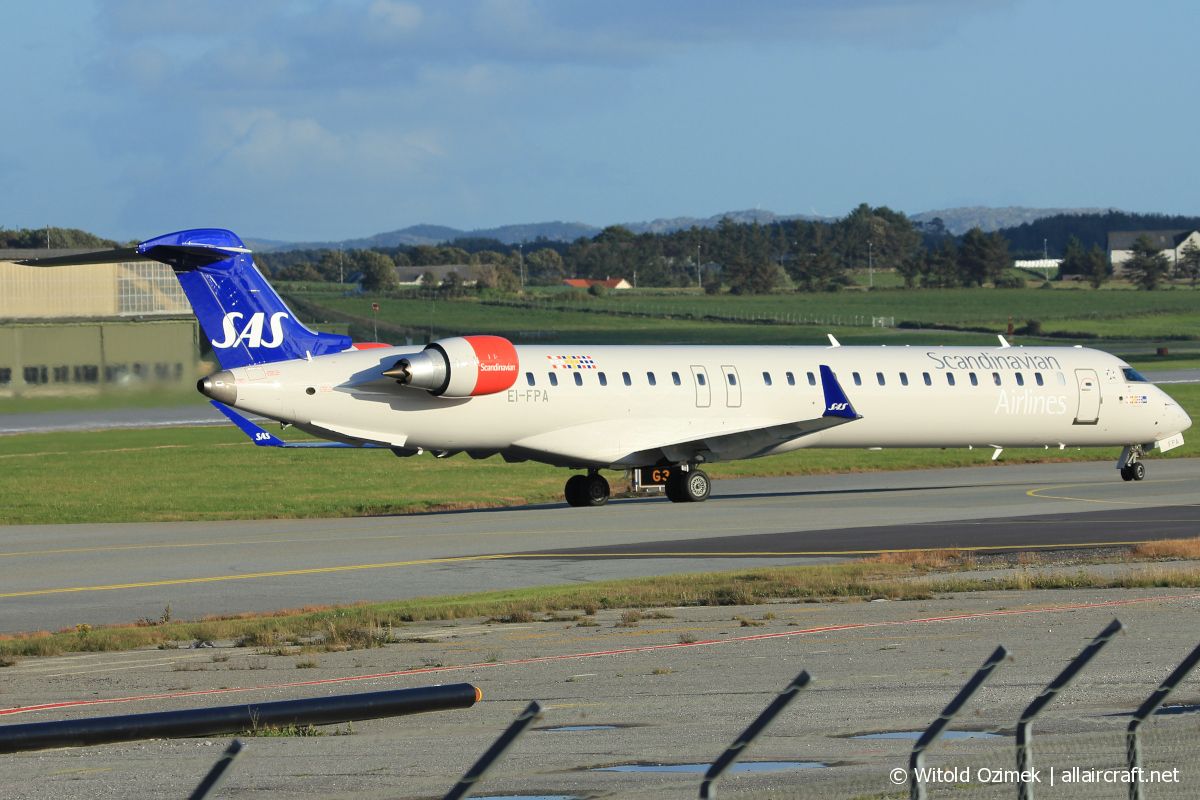 EI-FPA (15398) 2016 Bombardier CRJ-900LR