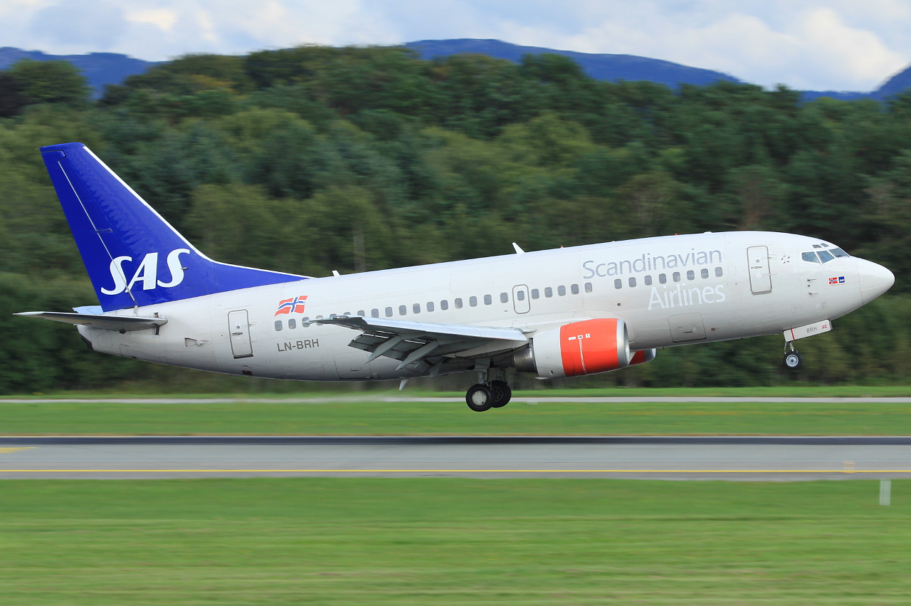 LN-BRH (24828) 1990 Boeing 737-505