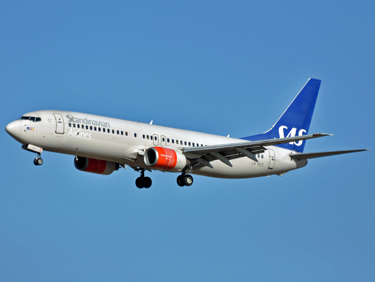 LN-RCZ (30197) 2001 Boeing 737-883