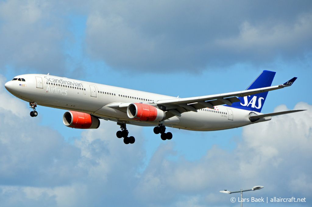 LN-RKU (1715) 2016 Airbus A330-343
