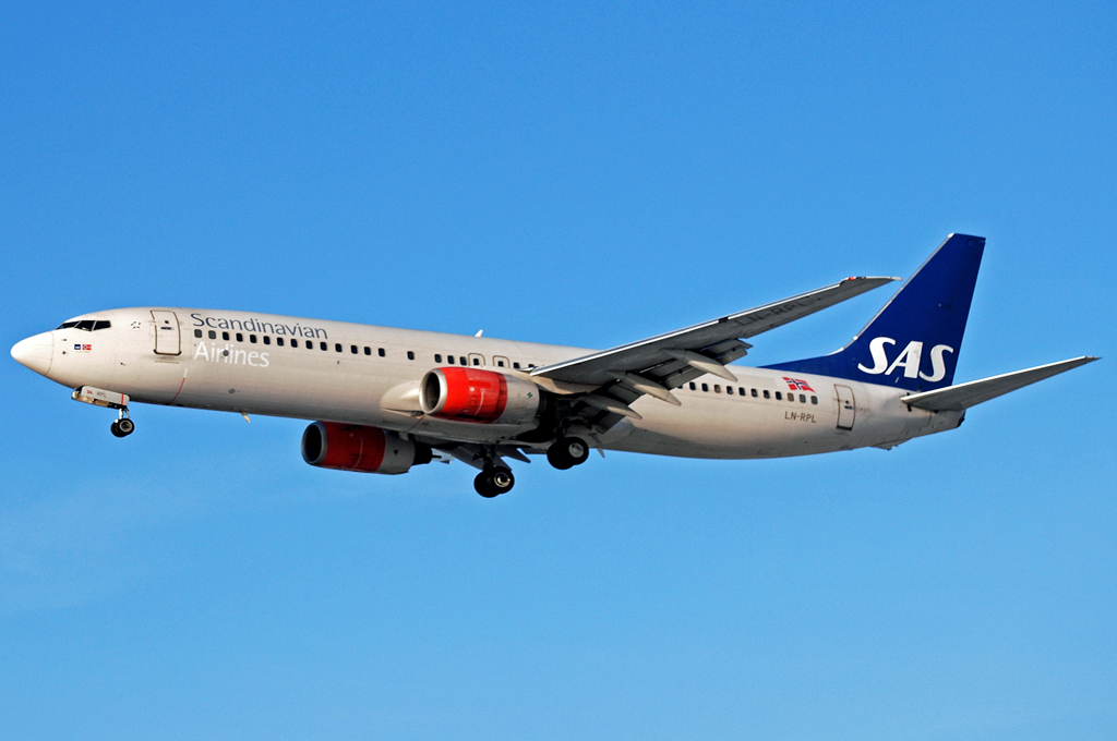 LN-RPL (30469) 2000 Boeing 737-883