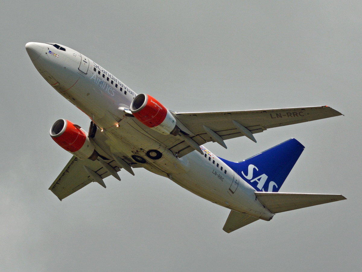 LN-RRC (28300) 1999 Boeing 737-683