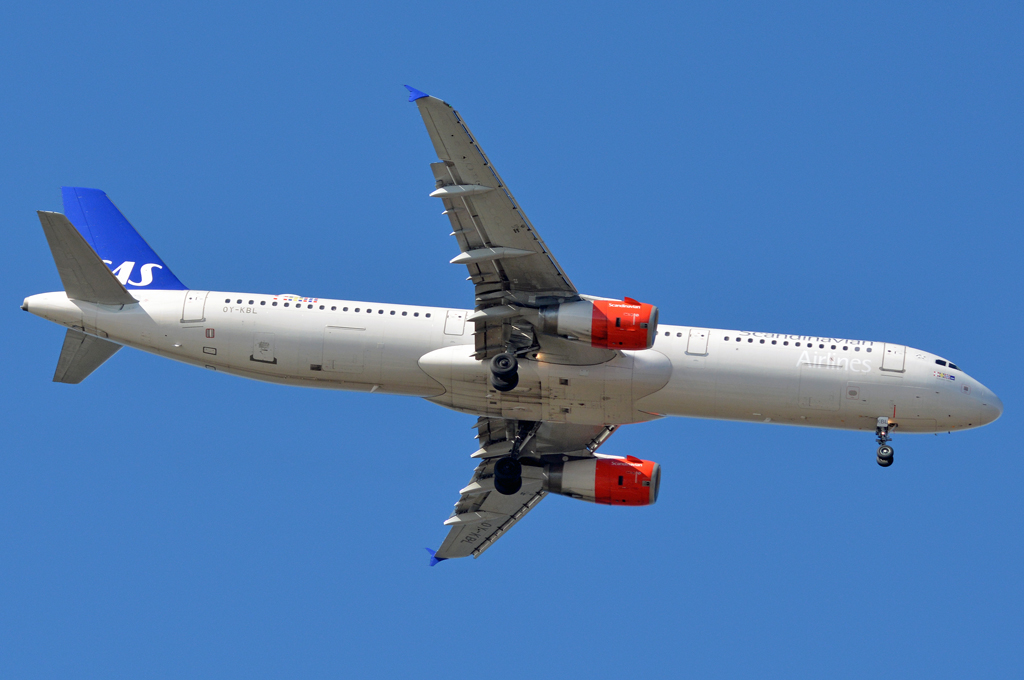 OY-KBL (1619) 2001 Airbus A321-232