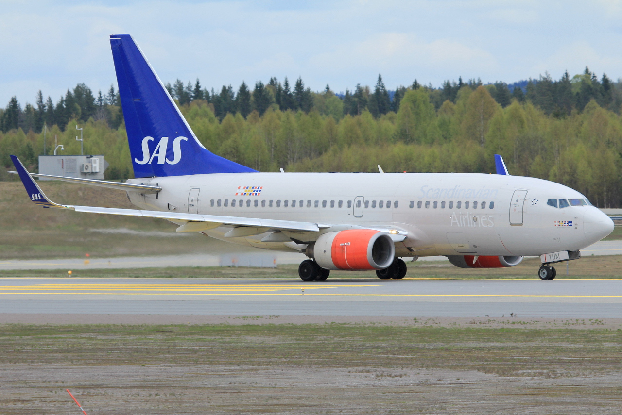 LN-TUM (29098) 2002 Boeing 737-705(WL)