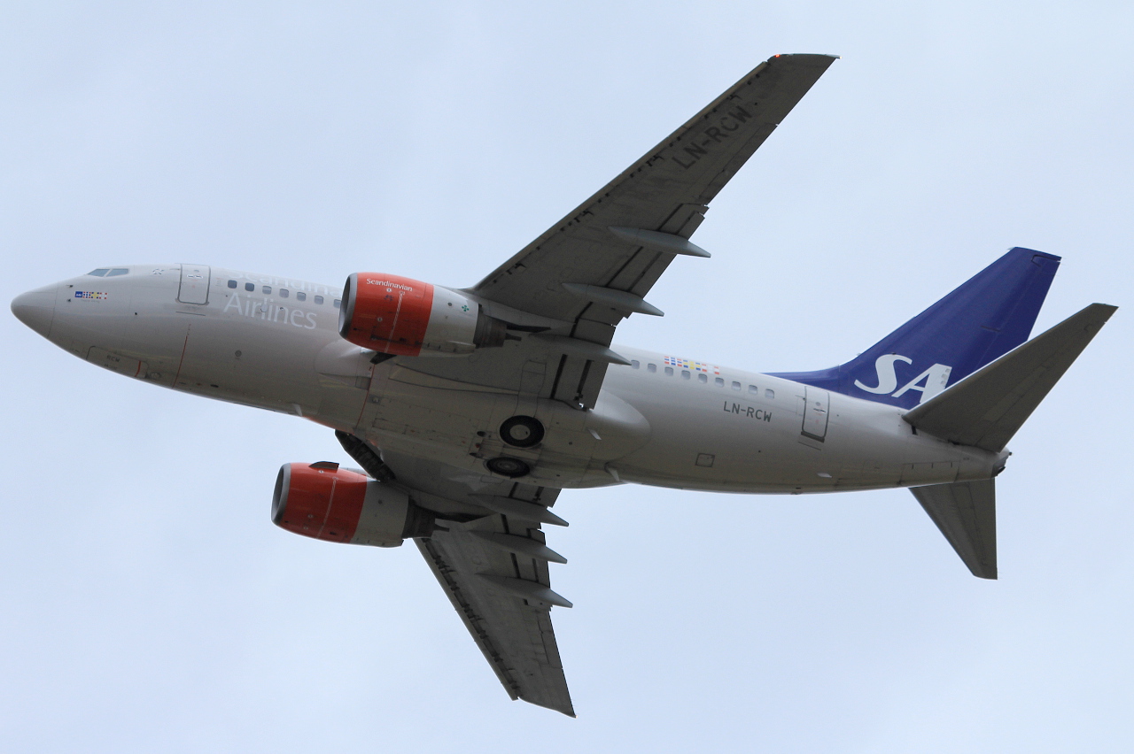 LN-RCW (28308) 1999 Boeing 737-683