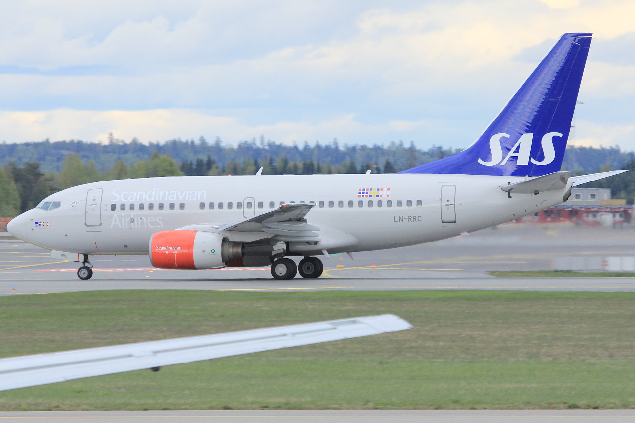 LN-RRC (28300) 1999 Boeing 737-683