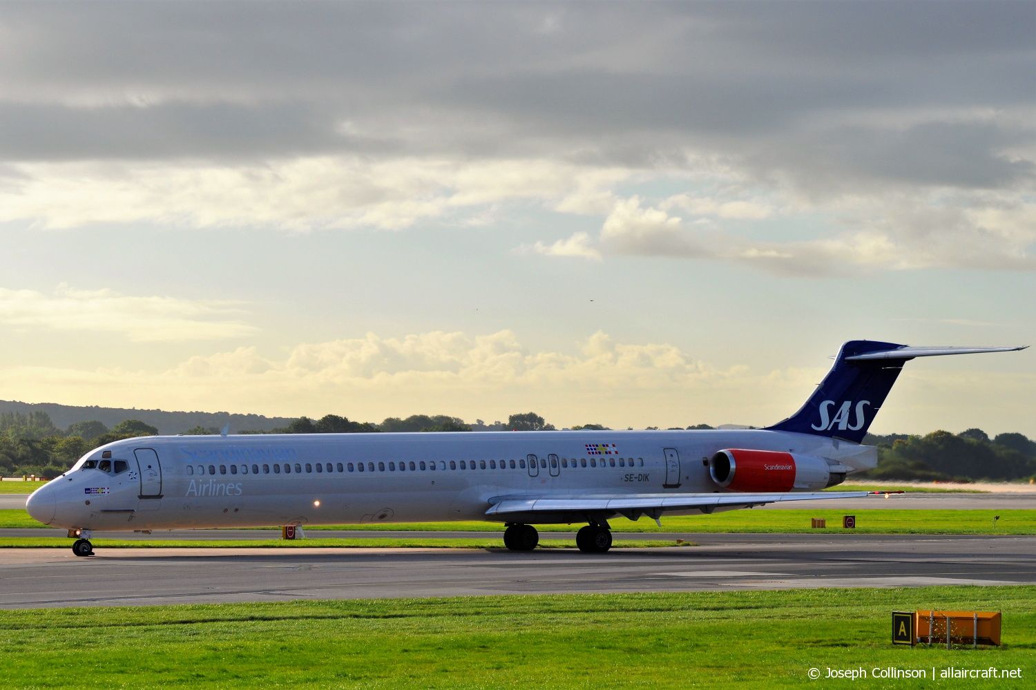 SE-DIK (49728) 1988 McDonnell Douglas MD-82