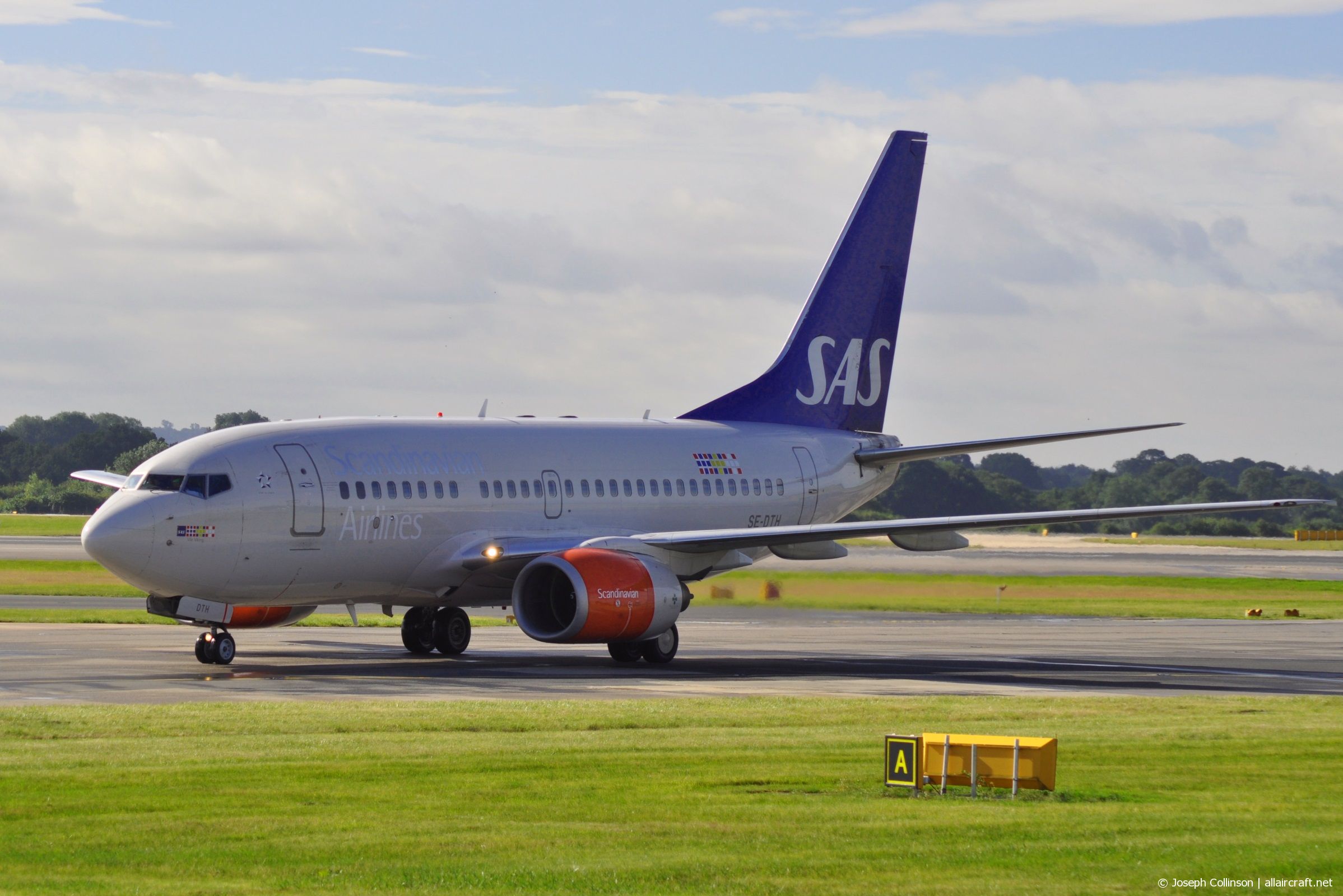 SE-DTH (28313) 1999 Boeing 737-683