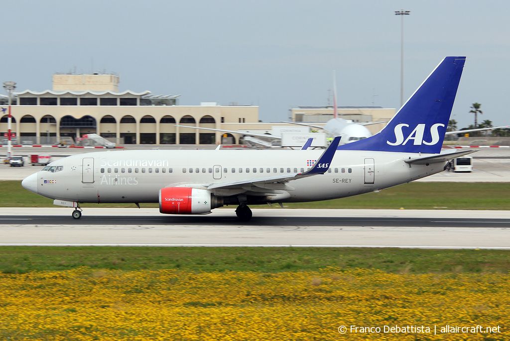 SE-REY (32737) 2002 Boeing 737-76N WL
