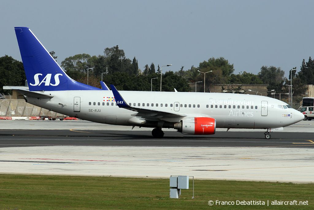 SE-RJU (29885) 2002 Boeing 737-76N WL