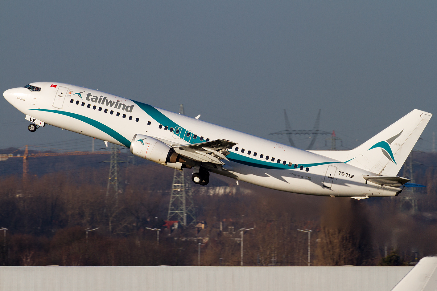 TC-TLE (cn 27628) Boeing 737-4Q8
