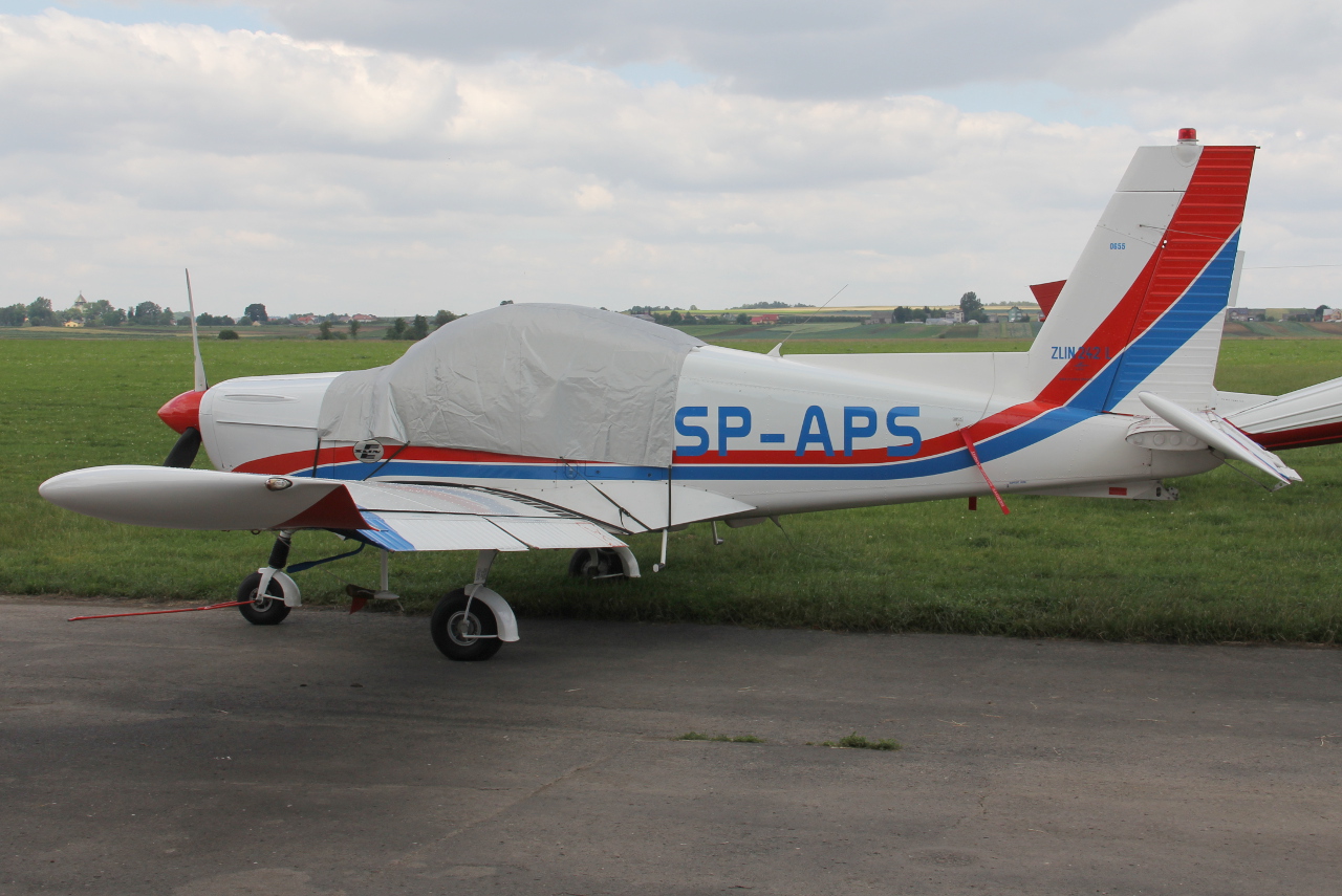 SP-APS Zlin Z-242