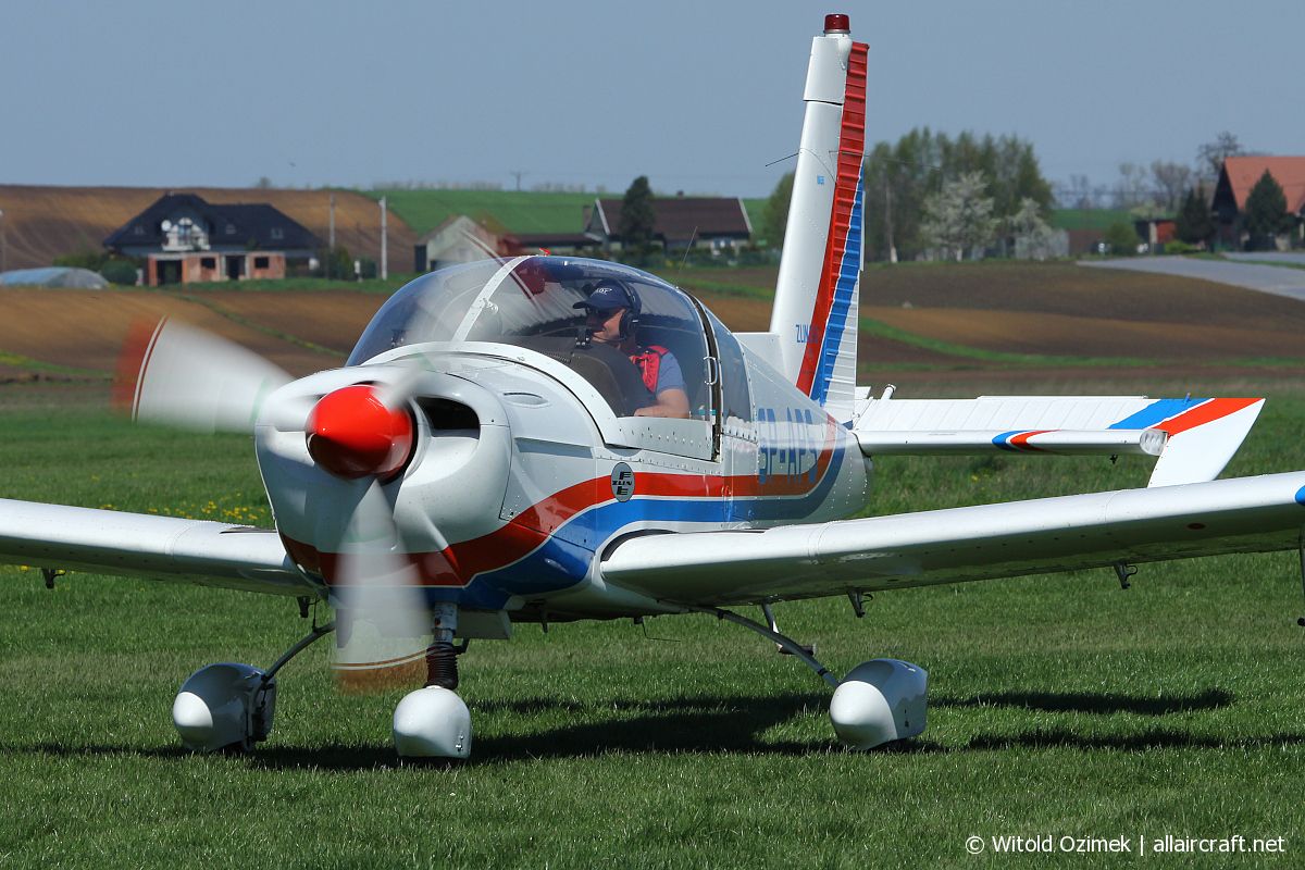 SP-APS Zlin Z-242