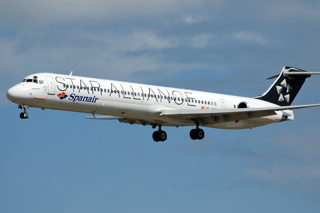 EC-GOM (cn 49579) McDonnell Douglas MD-83