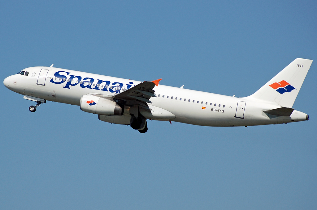 EC-IYG (2210) 2004 Airbus A320-232