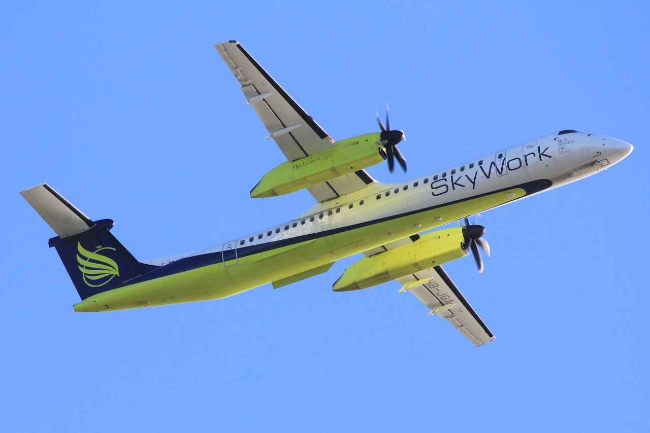 HB-JGA (cn 04198) Dash 8-Q402