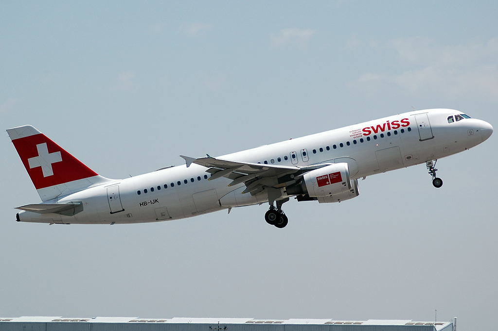 HB-IJK (cn 0596) Airbus A320-214